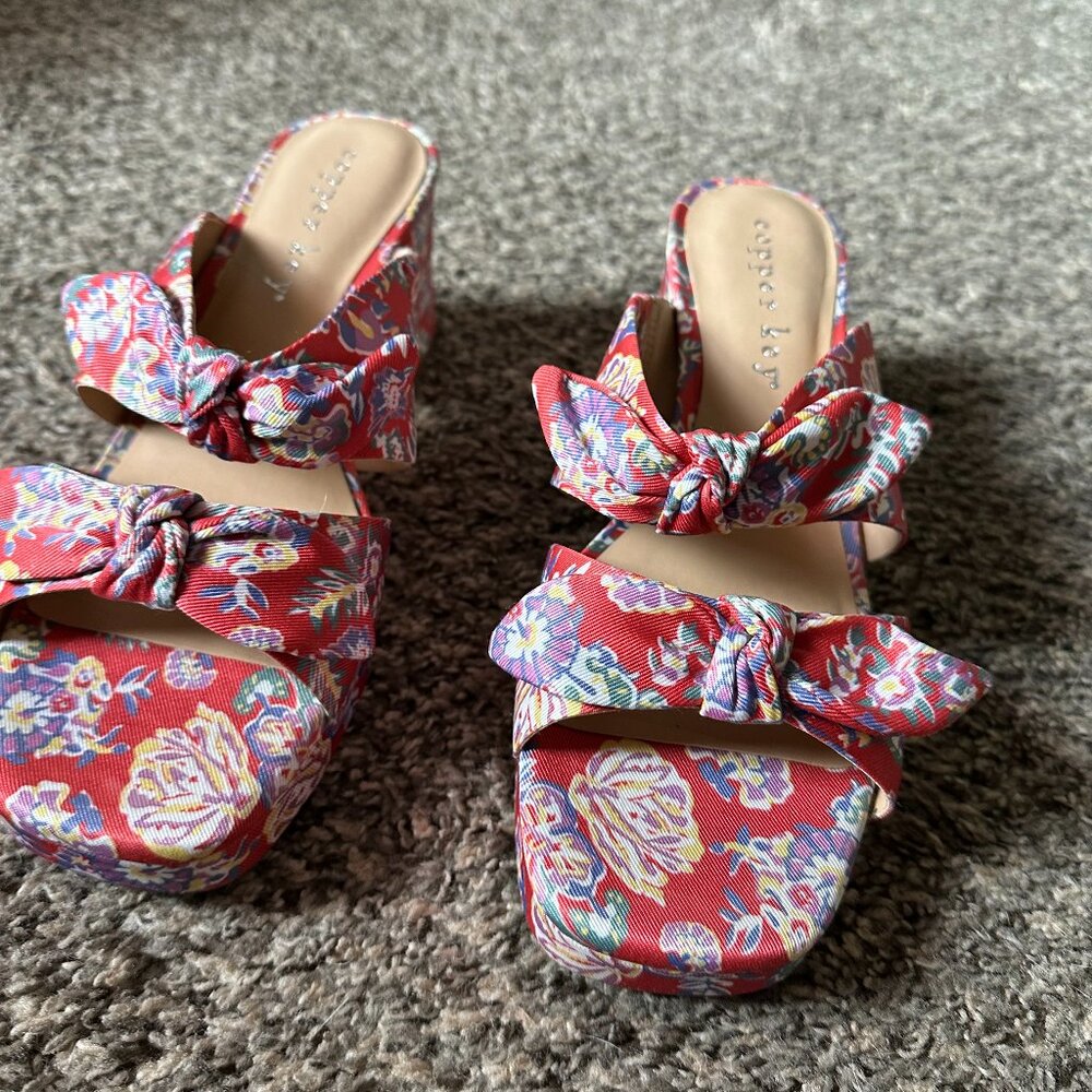 Copper Key, patterned floral platform slip on sandals - Picture 2 of 7